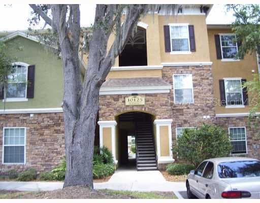 10125 COURTNEY PALMS DRIVE UNIT 103 Tampa, FL 33619