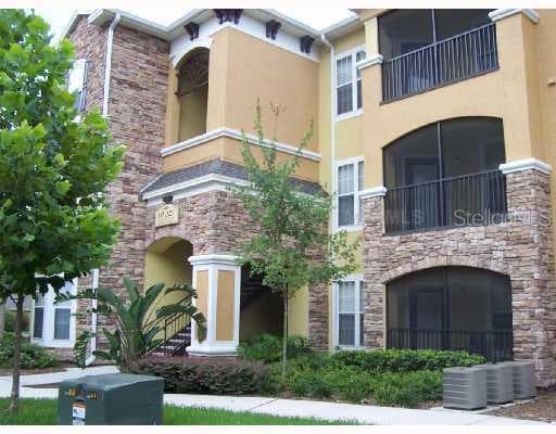10021 COURTNEY PALMS DRIVE UNIT 302 Tampa, FL 33619