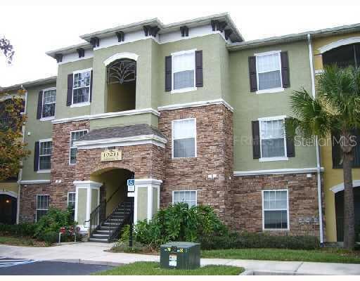 2404 COURTNEY MEADOWS COURT UNIT 204 TAMPA, FL 33619