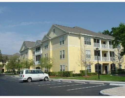 9320 CRESCENT LOOP CIRCLE UNIT 305 TAMPA, FL 33619