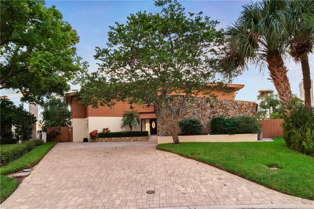 4953 W BAY WAY DRIVE TAMPA, FL 33629