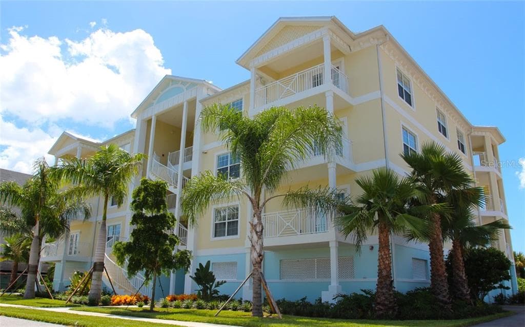 7930 34TH AVENUE W UNIT 103 BRADENTON, FL 34209