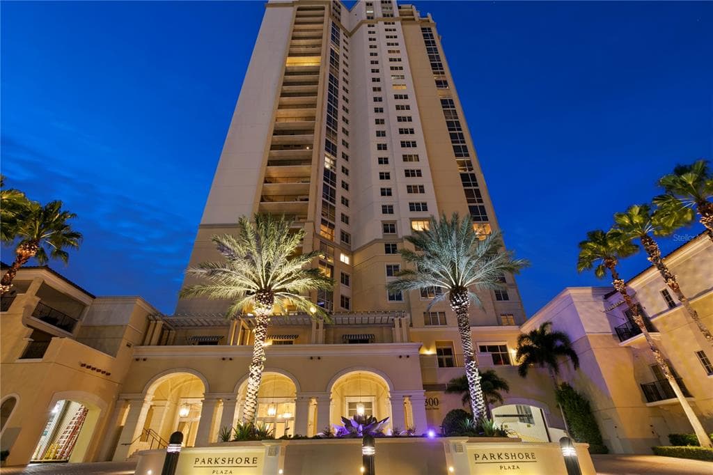 300 BEACH DRIVE NE UNIT 402