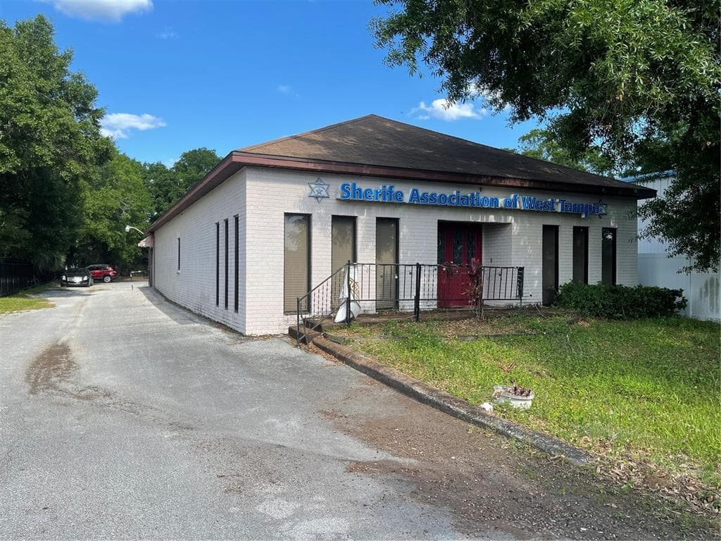 4609 N CLARK AVENUE TAMPA, FL 33614