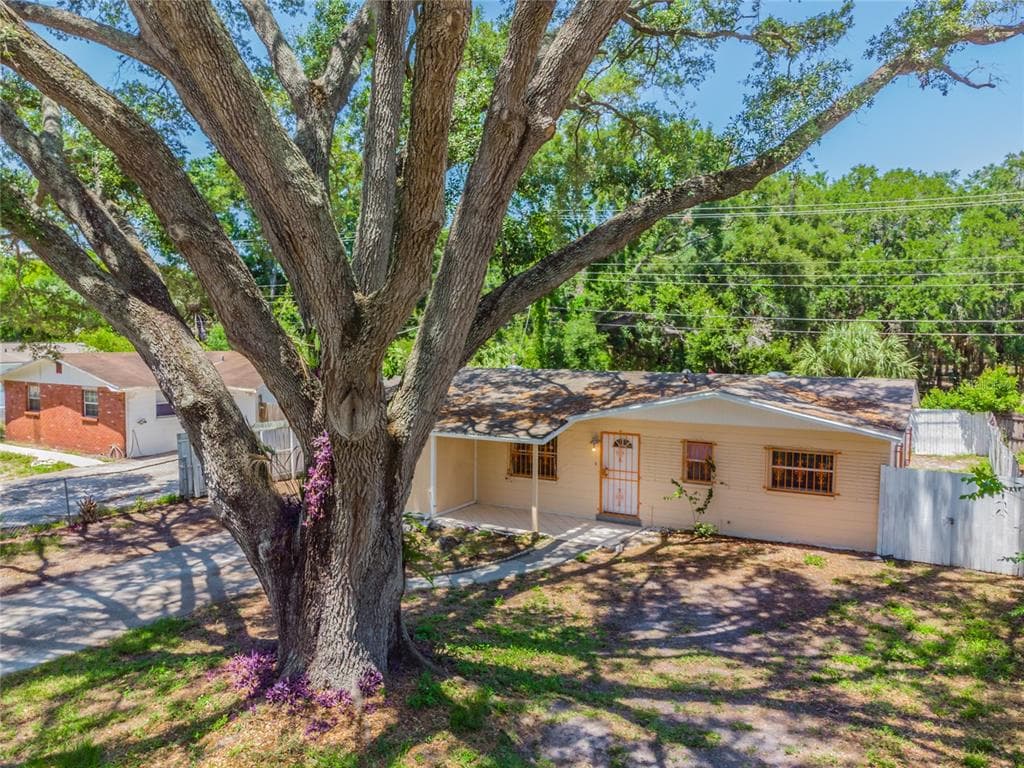 6913 S DIMARCO ROAD TAMPA, FL 33634