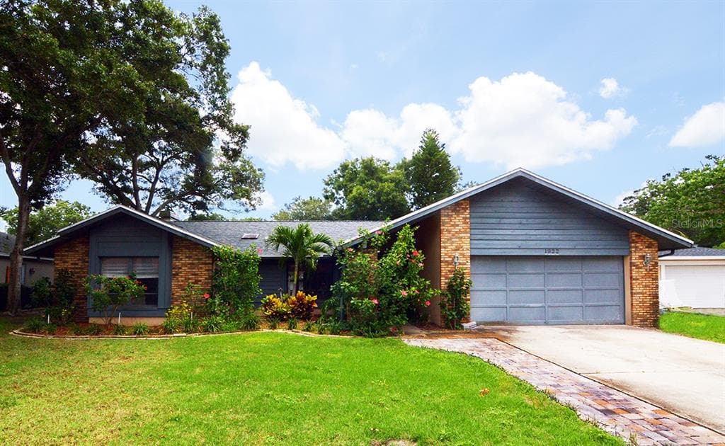 1922 FOREST VIEW DRIVE PALM HARBOR, FL 34683