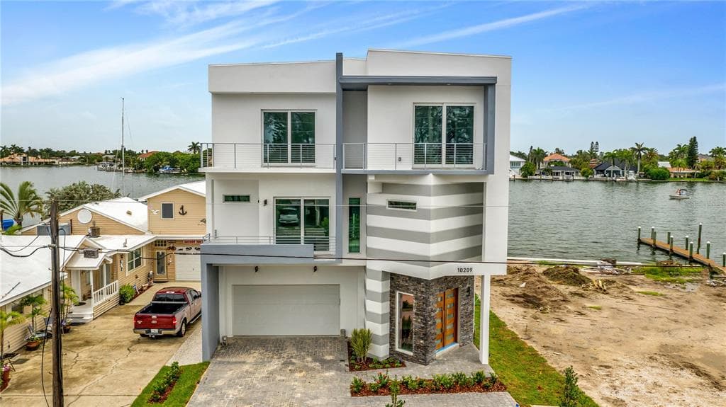 10209 GULF BOULEVARD TREASURE ISLAND, FL 33706