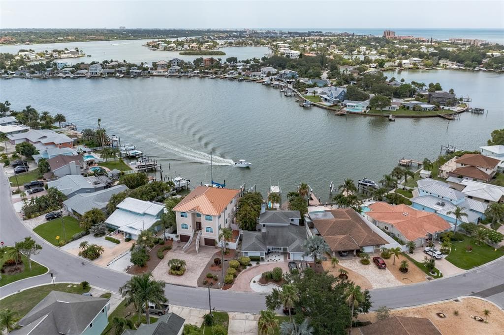 437 HARBOR DRIVE S INDIAN ROCKS BEACH, FL 33785