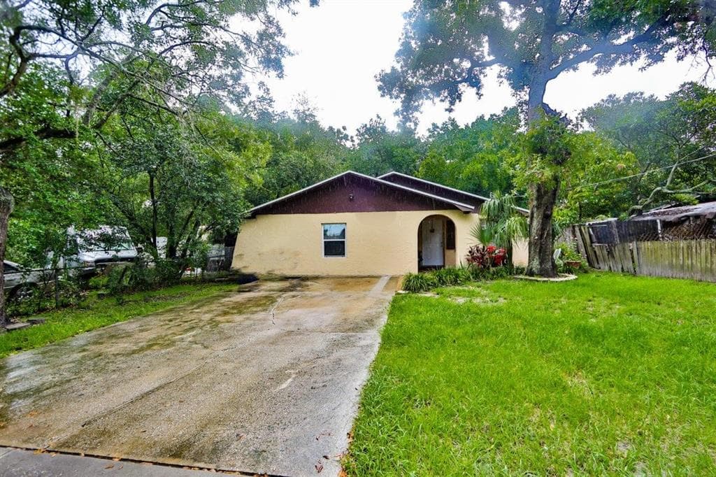 8417 N GREENWOOD AVENUE TAMPA, FL 33617