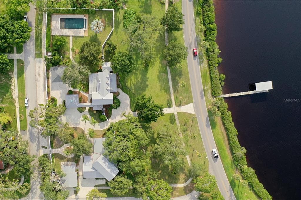504 & 518 RIVERSIDE DRIVE TARPON SPRINGS, FL 34689