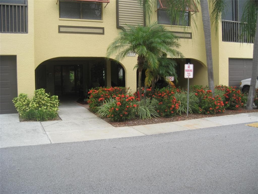 5849 PARK STREET N UNIT 205 ST PETERSBURG, FL 33709