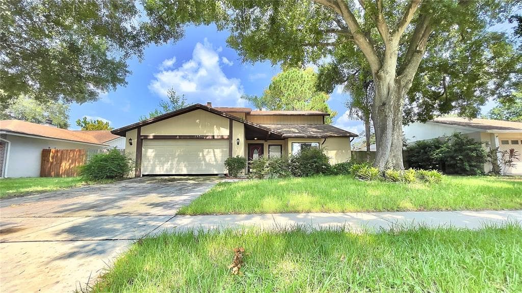 15703 COUNTRY LAKE DRIVE TAMPA, FL 33624