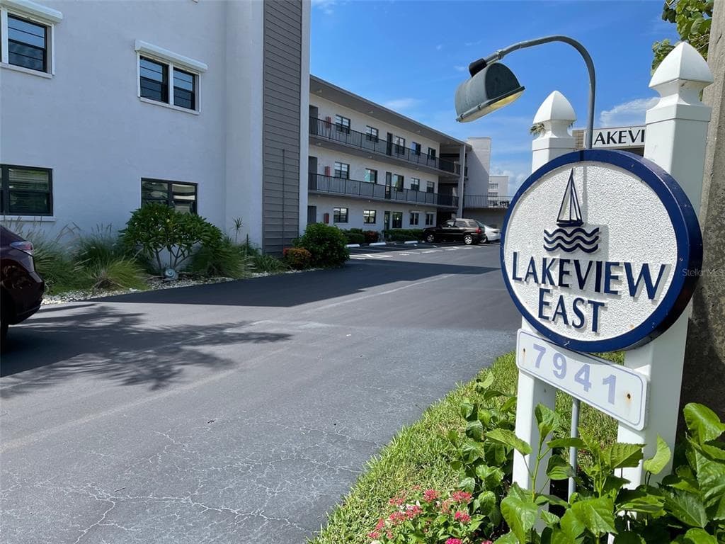 7941 58TH AVENUE N UNIT 101 ST PETERSBURG, FL 33709