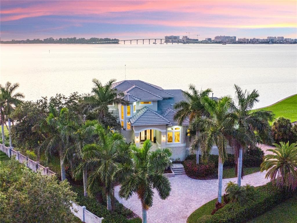 18 AMBLESIDE DRIVE BELLEAIR, FL 33756