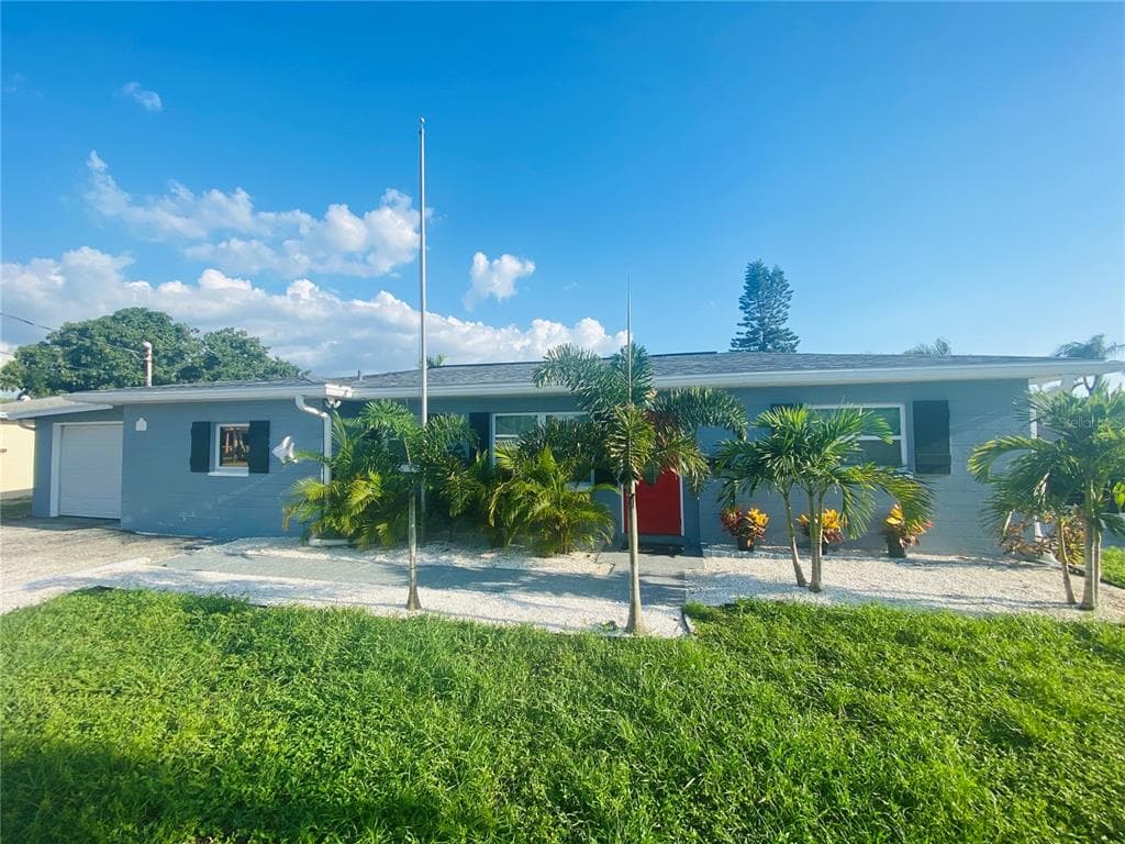 9430 TREASURE LANE NE ST PETERSBURG, FL 33702