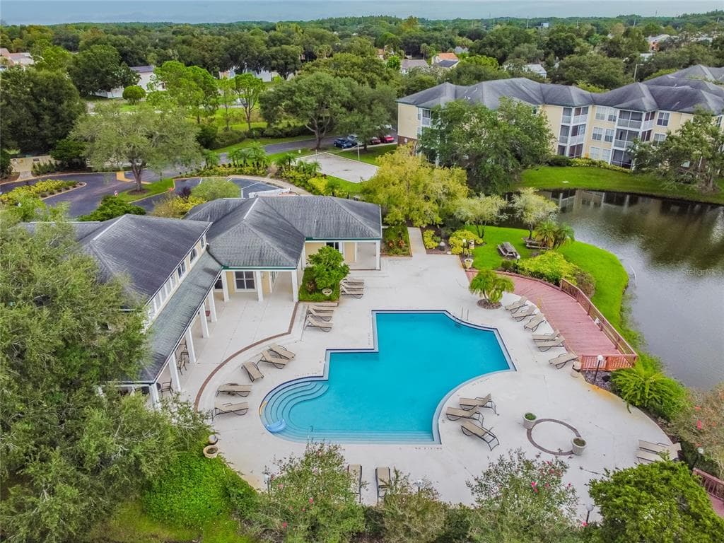 10024 STRAFFORD OAK COURT UNIT 806 TAMPA, FL 33624