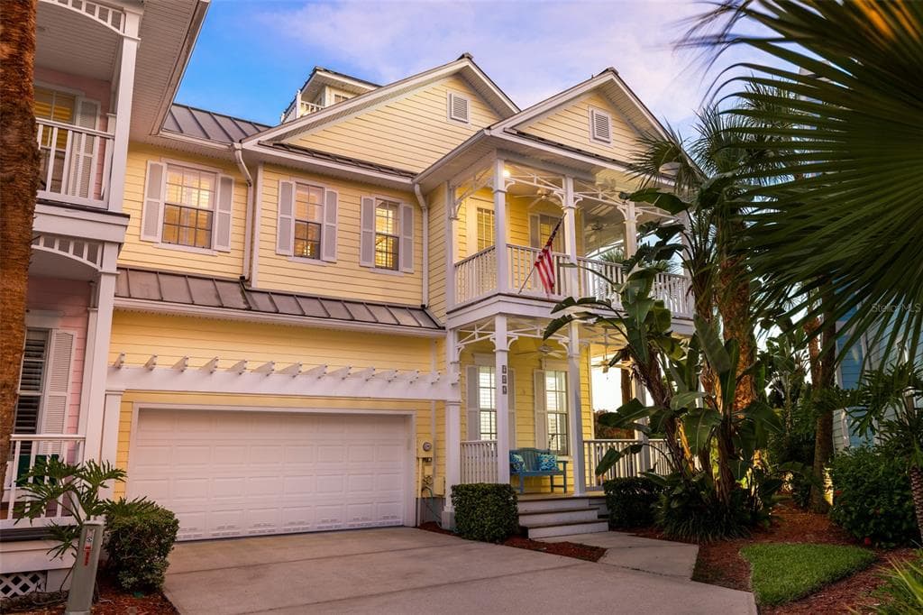 942 HEMINGWAY CIRCLE