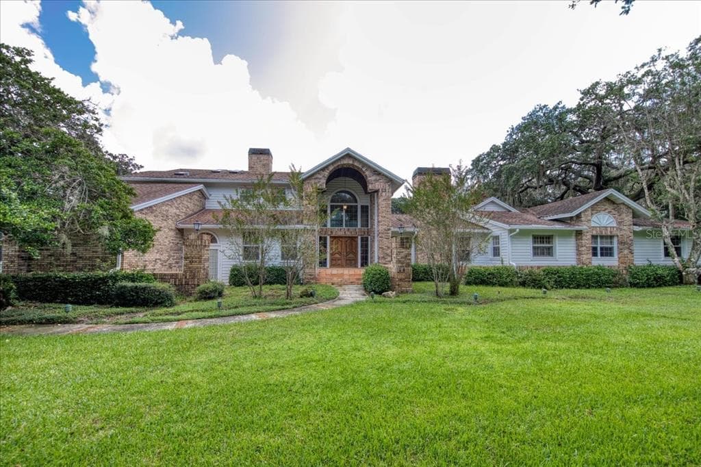 710 E LAKE DRIVE TARPON SPRINGS, FL 34688