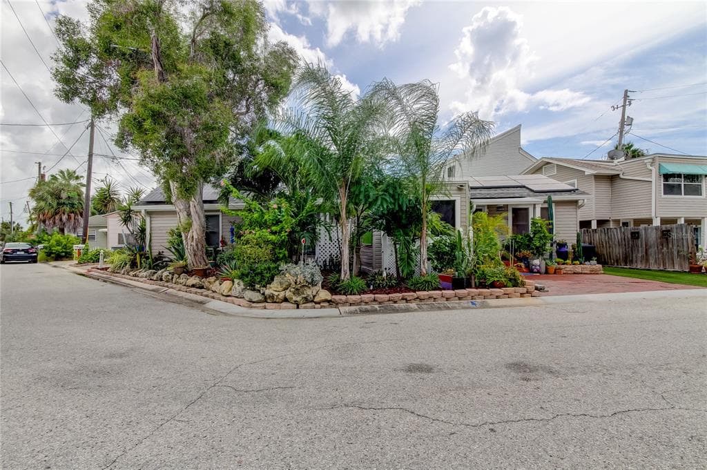 209 BAY PLAZA UNIT 211 TREASURE ISLAND, FL 33706