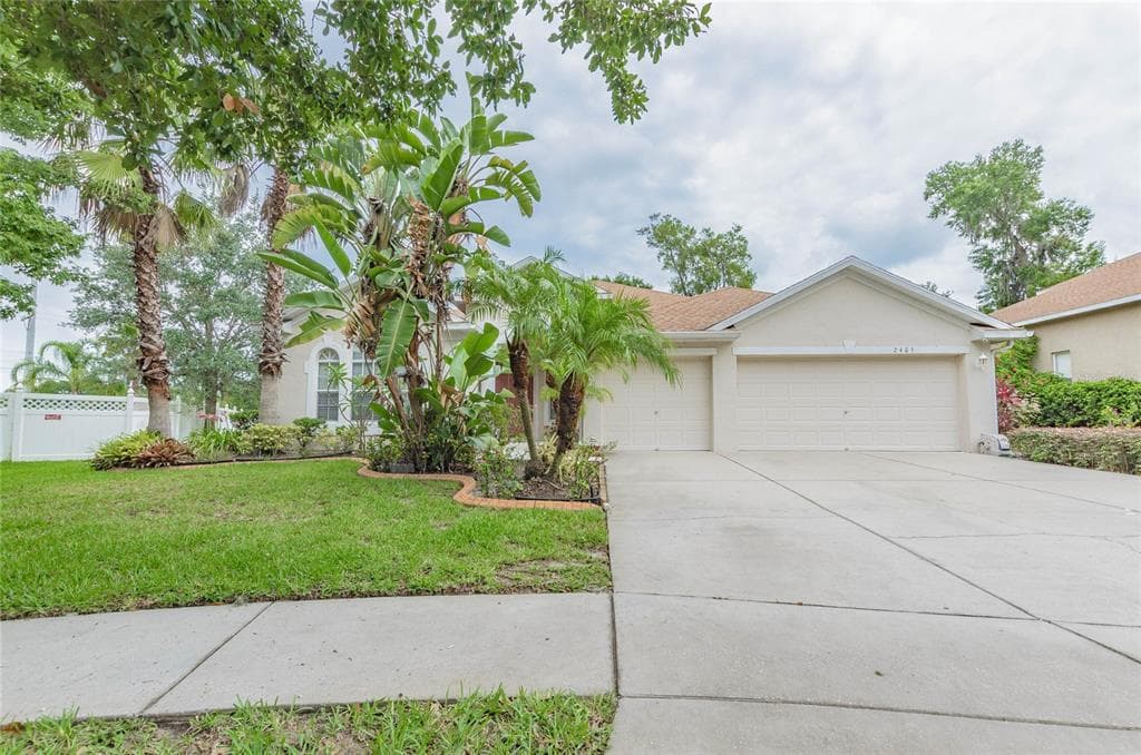 2405 BLUE STONE COURT VALRICO, FL 33594