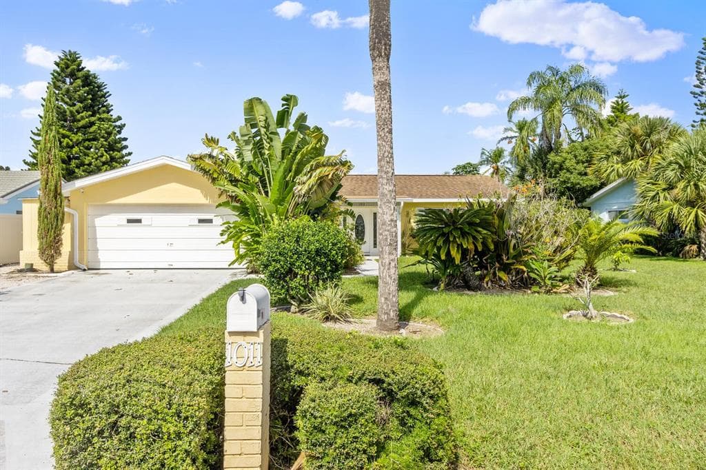1011 SPINDLE PALM WAY