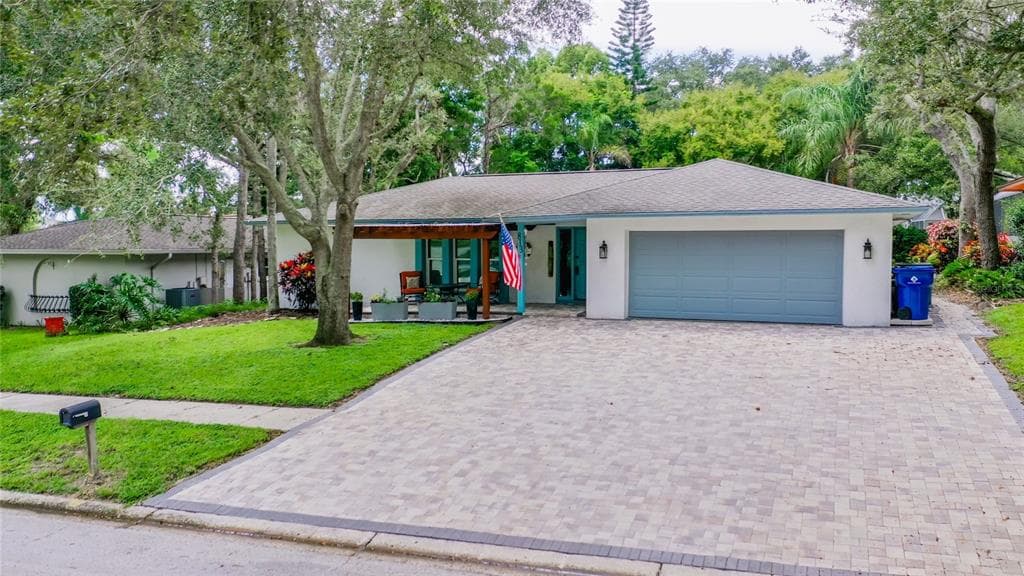 813 HIGHVIEW DRIVE PALM HARBOR, FL 34683