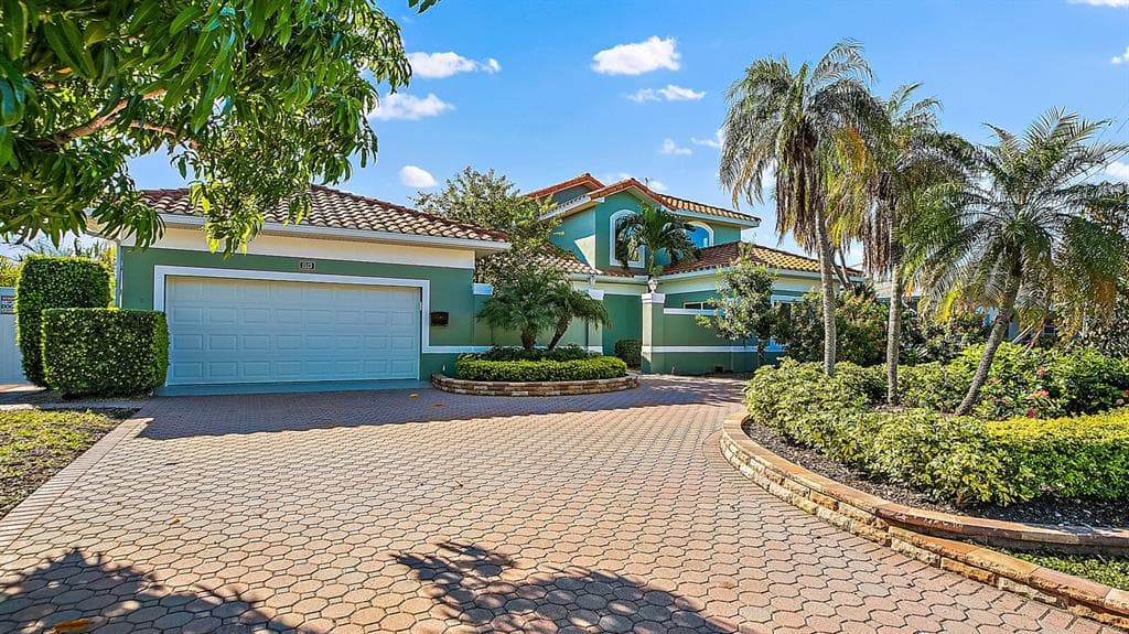 1513 SEA GULL DRIVE S ST PETERSBURG, FL 33707
