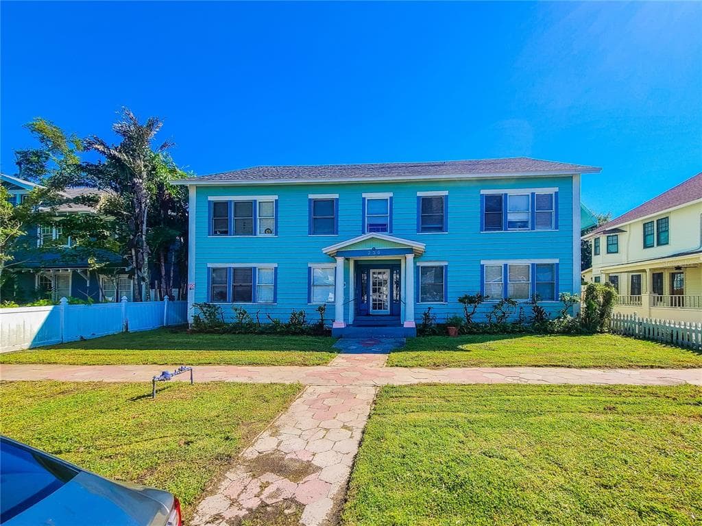 236 10TH AVENUE NE ST PETERSBURG, FL 33701