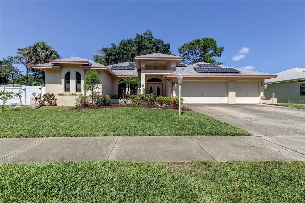 668 WEATHERSFIELD DRIVE DUNEDIN, FL 34698