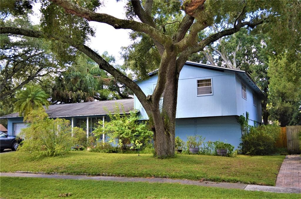 8307 W POCAHONTAS AVENUE TAMPA, FL 33615