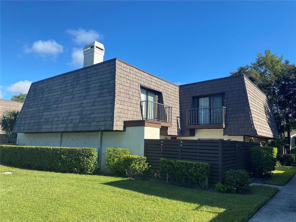 15346 E POND WOODS DRIVE TAMPA, FL 33618