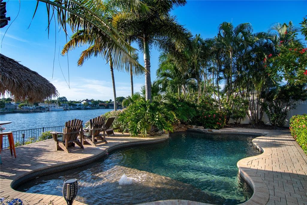 2501 W BAY ISLE DRIVE SE ST PETERSBURG, FL 33705