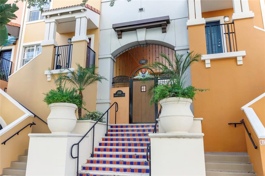 200 4TH AVENUE S UNIT 323