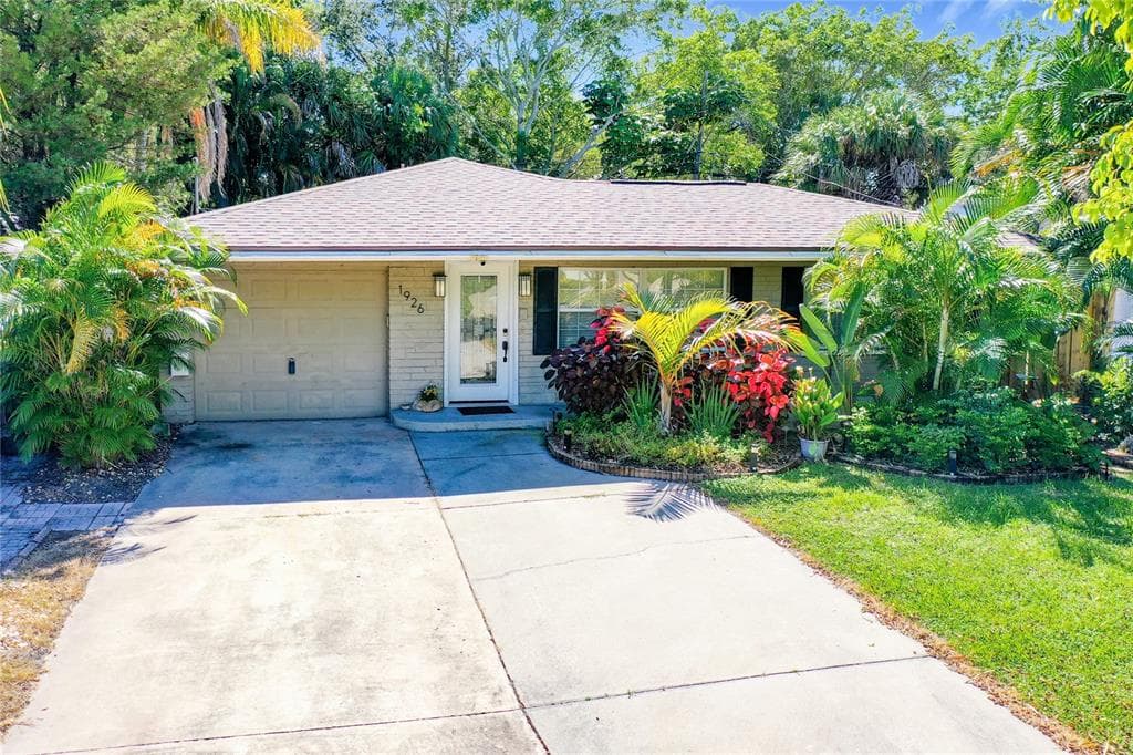 1926 NEW HAMPSHIRE AVENUE NE ST PETERSBURG, FL 33703
