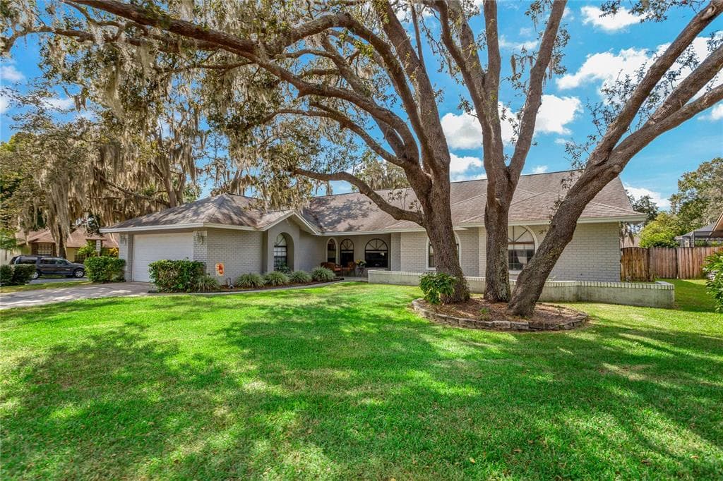 3225 PINE CLUB DRIVE PLANT CITY, FL 33566
