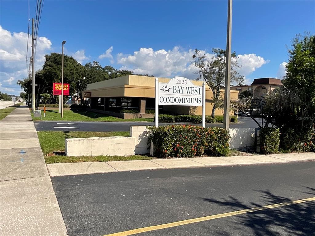 2525 W BAY DRIVE UNIT E20 BELLEAIR BLUFFS, FL 33770