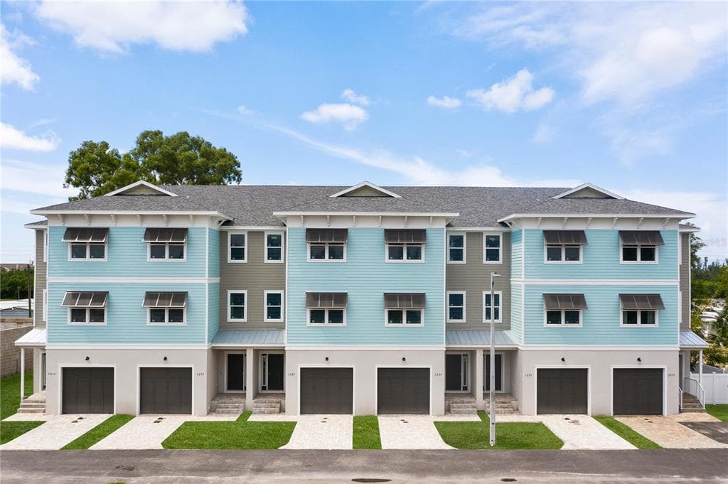 1245 SAVONA DRIVE NE ST PETERSBURG, FL 33702