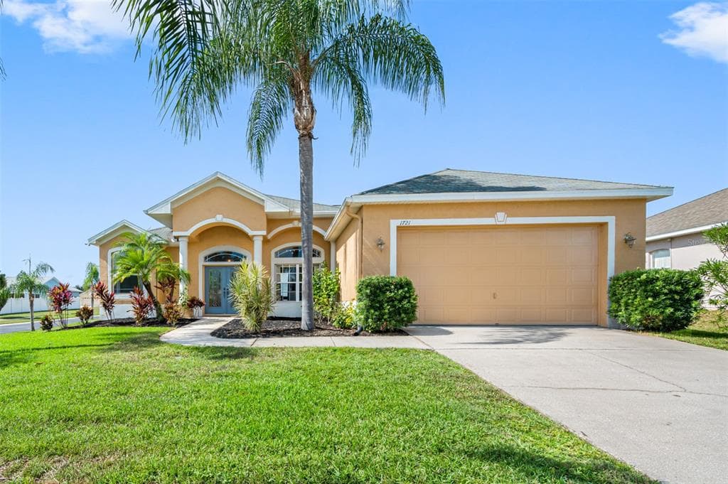 1721 CANOE DRIVE LUTZ, FL 33559