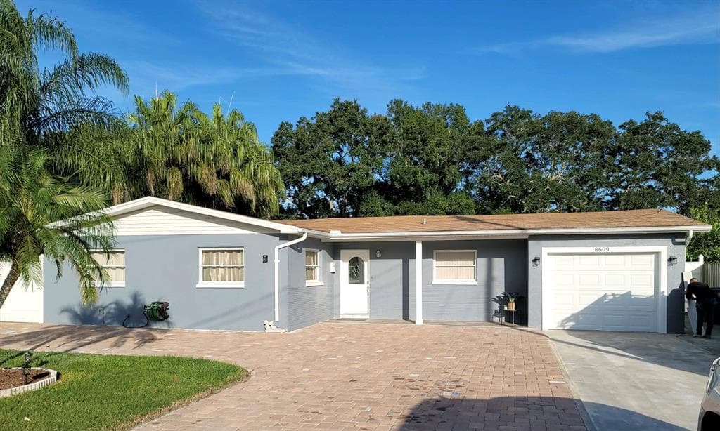 8609 BLOSSOM AVENUE TAMPA, FL 33614