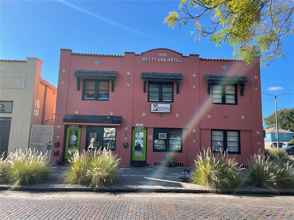 406 11TH AVENUE N ST PETERSBURG, FL 33701
