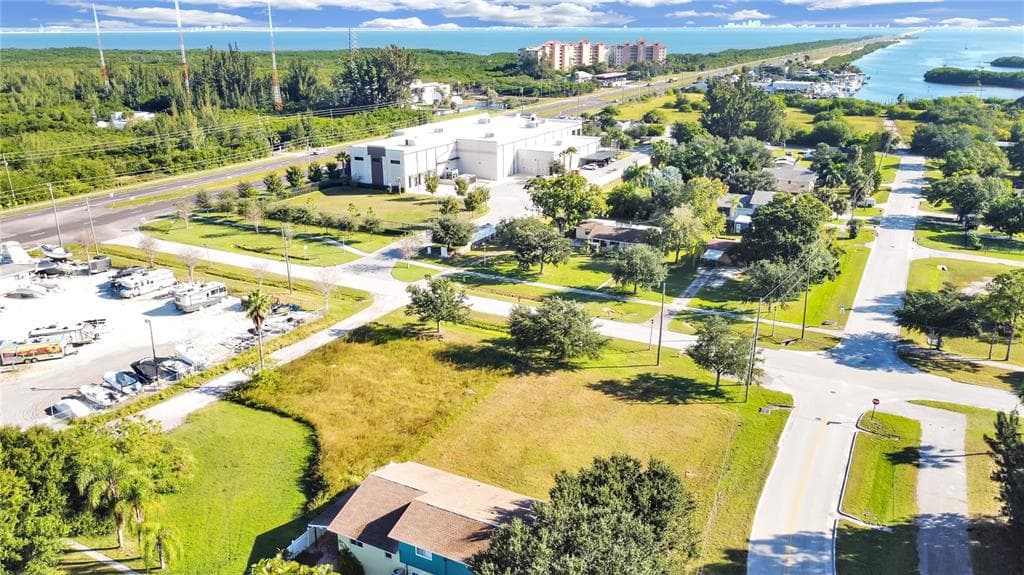 10700 SNUG HARBOR ROAD NE ST PETERSBURG, FL 33702