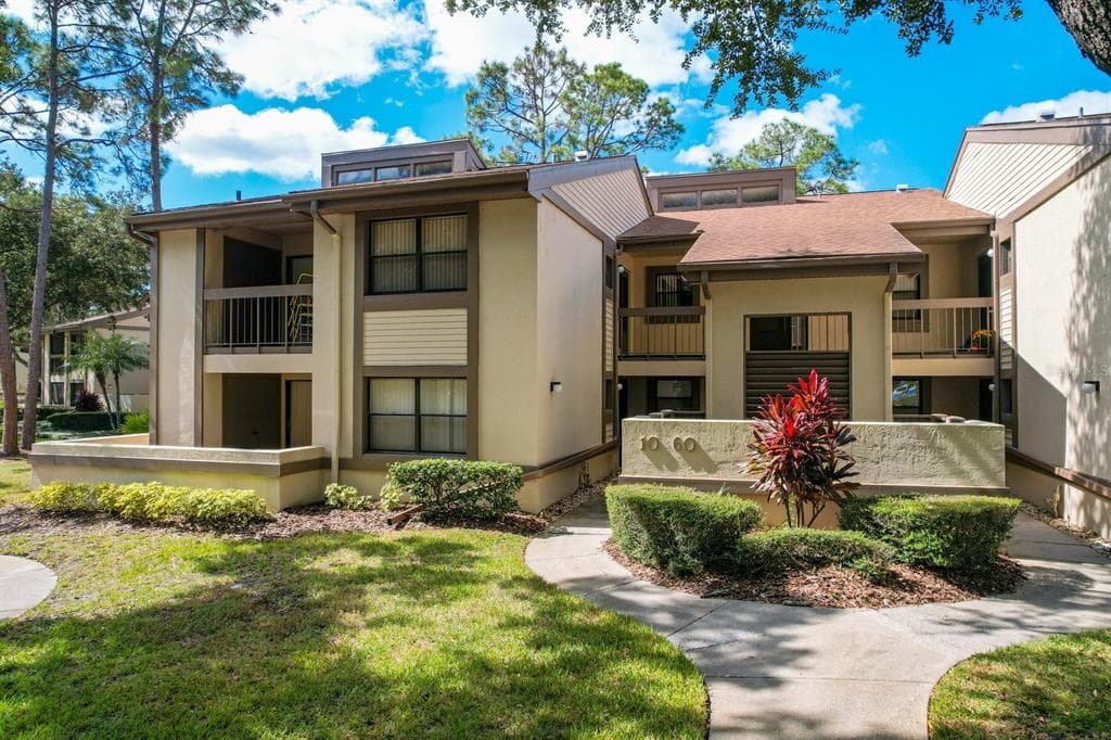 40 WOODLAKE PLACE UNIT 1