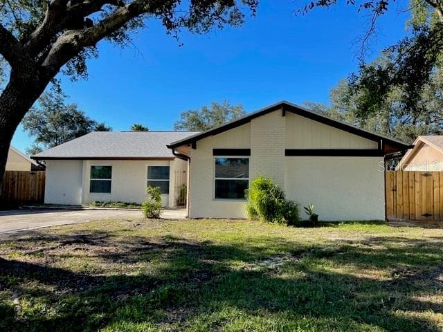 11341 HOLLYGLEN DRIVE TAMPA, FL 33624