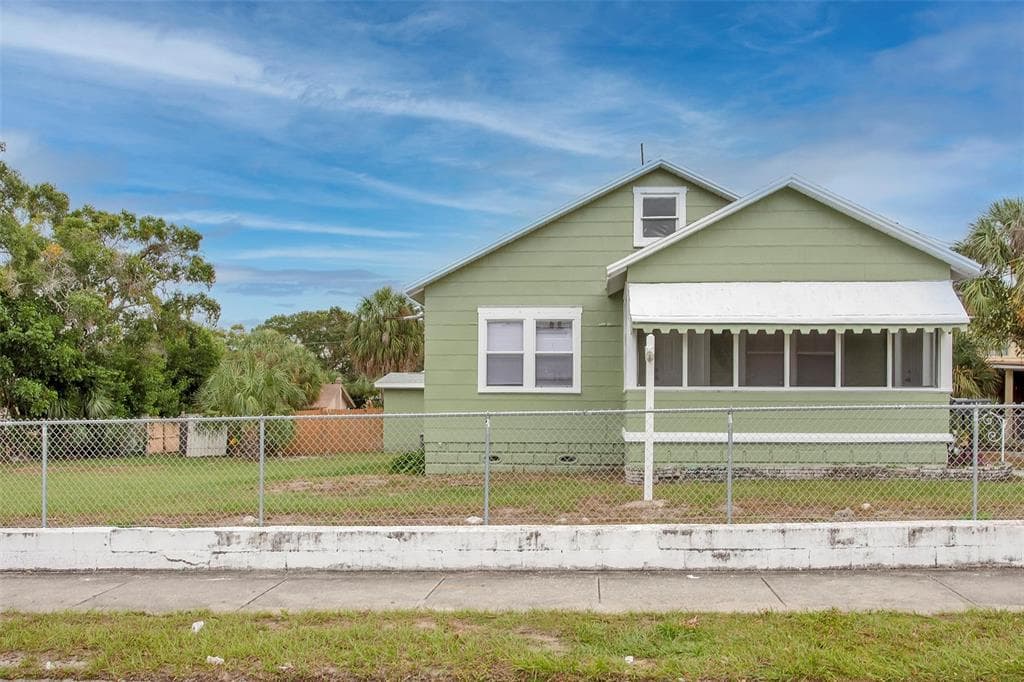 944 18TH AVENUE S ST PETERSBURG, FL 33705
