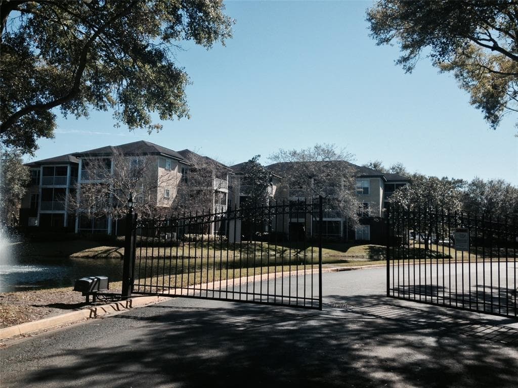 4107 CHATHAM OAK COURT UNIT 318 TAMPA, FL 33624