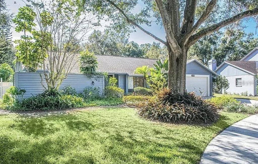 3325 FOXRIDGE CIRCLE TAMPA, FL 33618