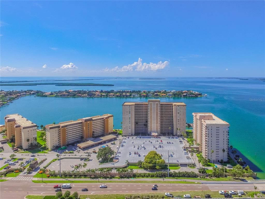5220 BRITTANY DIVIDE UNIT 901 ST PETERSBURG, FL 33715