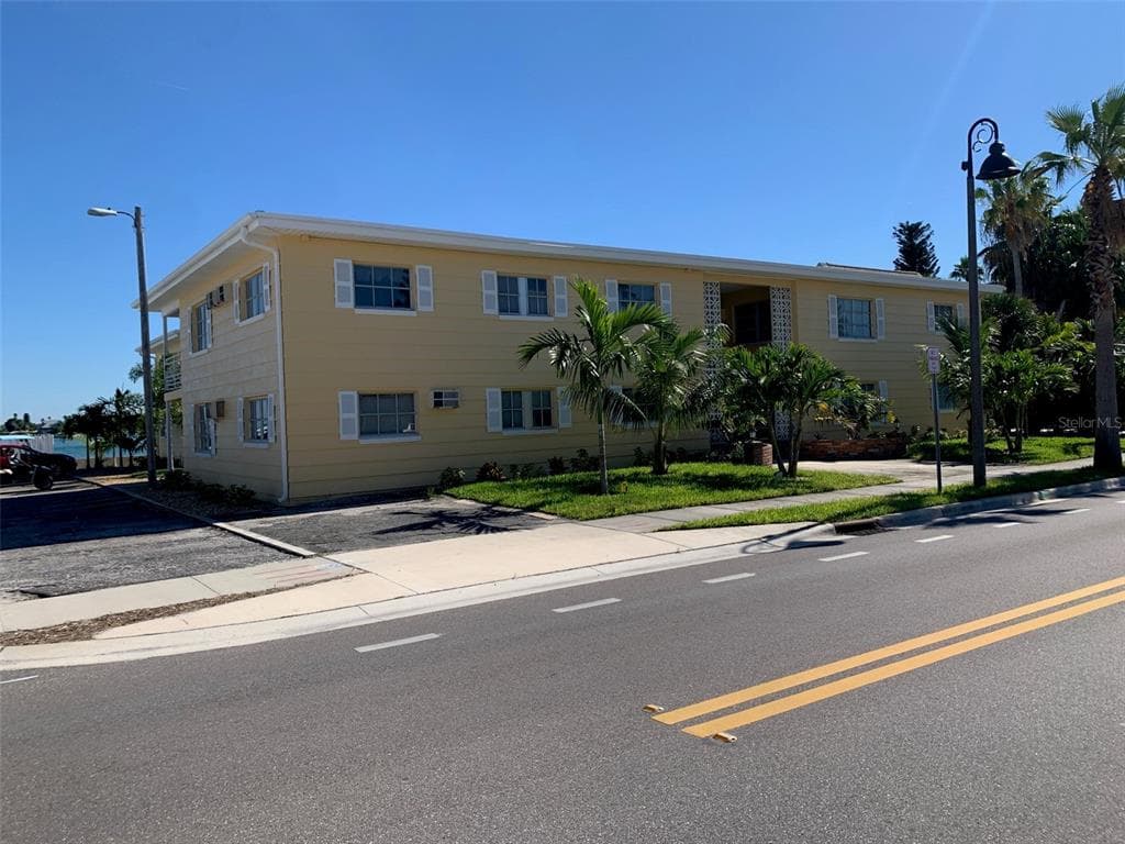 1605 PASS A GRILLE WAY UNIT 6 ST PETE BEACH, FL 33706