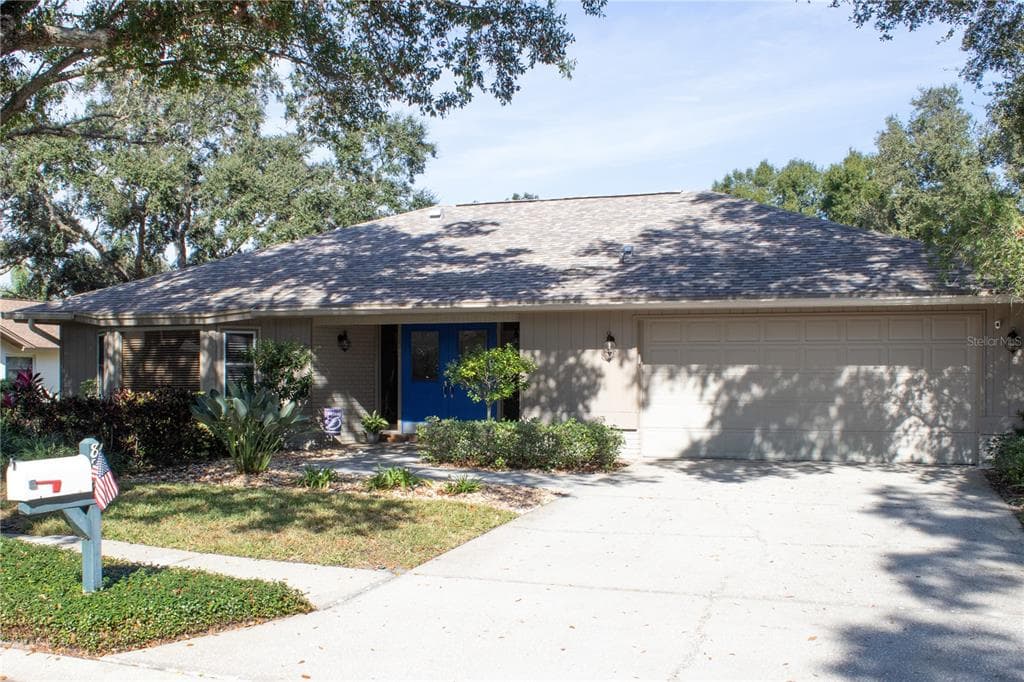 824 VILLAGE WAY PALM HARBOR, FL 34683