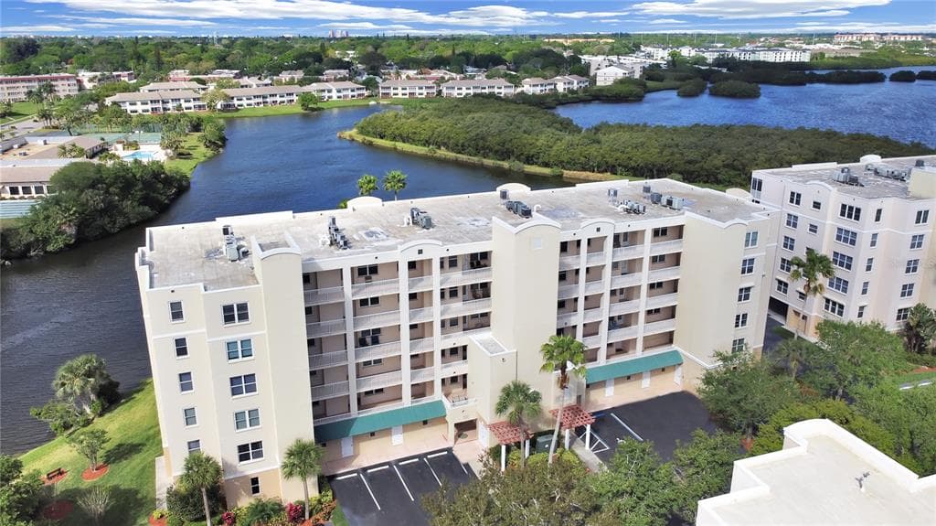 6425 SHORELINE DRIVE UNIT 10404 ST PETERSBURG, FL 33708